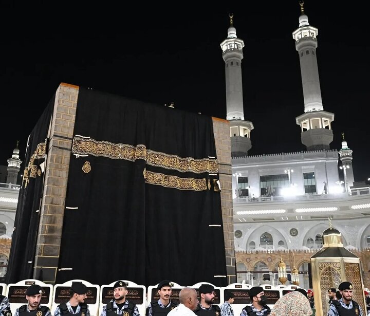 Photos: Changing Kaaba Kiswah to mark beginning of new Hijri year