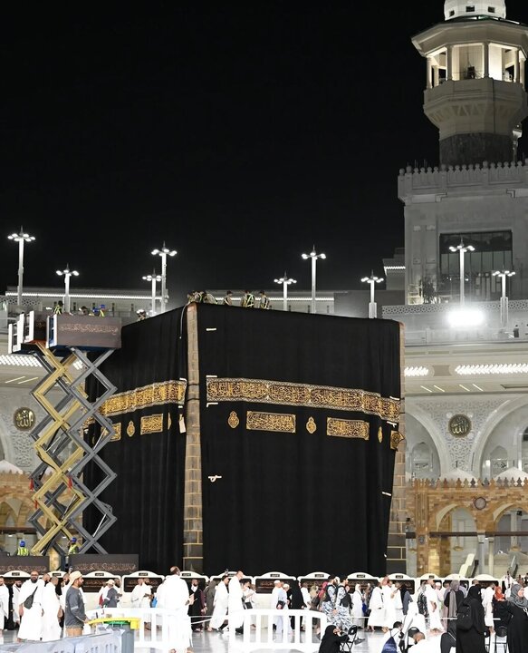 Photos: Changing Kaaba Kiswah to mark beginning of new Hijri year
