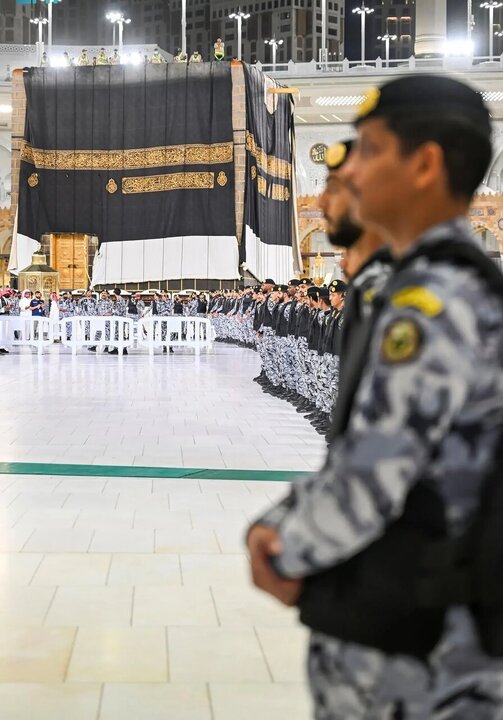 Photos: Changing Kaaba Kiswah to mark beginning of new Hijri year
