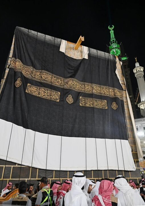 Photos: Changing Kaaba Kiswah to mark beginning of new Hijri year