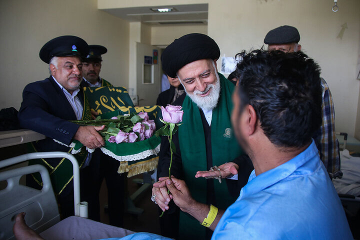 Photos: Servants of Hazrat Masoumeh shrine visit injured people in Zionist regime's attacks