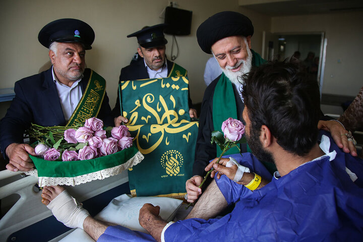 Photos: Servants of Hazrat Masoumeh shrine visit injured people in Zionist regime's attacks