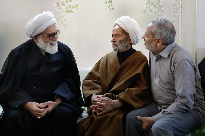 عکس خبری | دیدار تولیت آستان قدس رضوی با خانواده شهید کاظمی