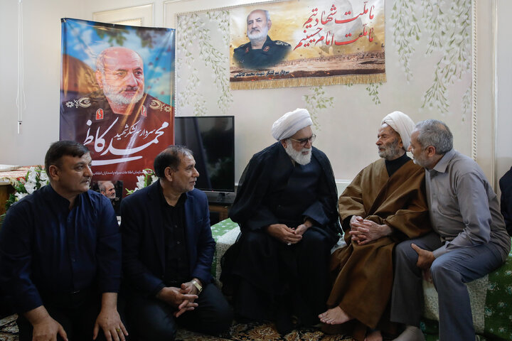 عکس خبری | دیدار تولیت آستان قدس رضوی با خانواده شهید کاظمی