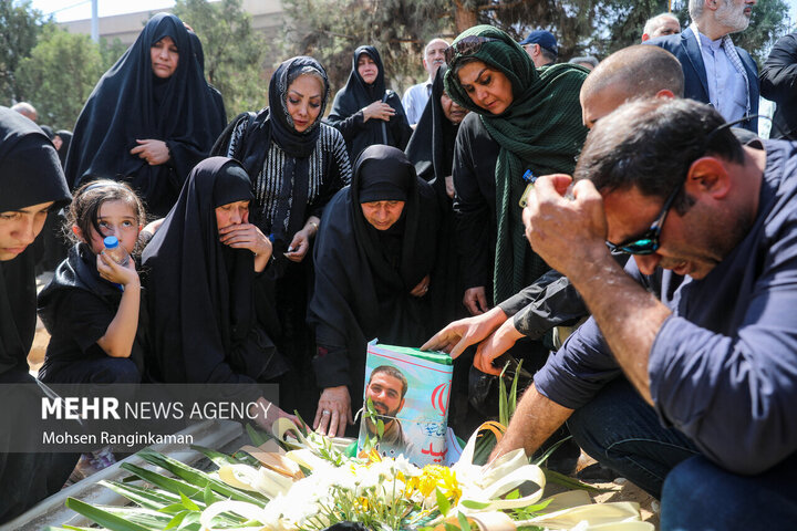 تقرير مصور/ جانب من مراسم تشييع جثامين الاقتدار الوطني في طهران