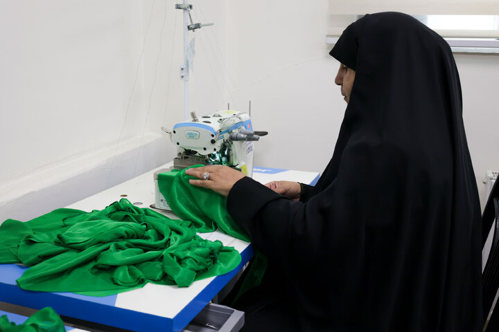 گزارش تصویری | کارگاه دوخت لباس شیرخوارگان حسینی