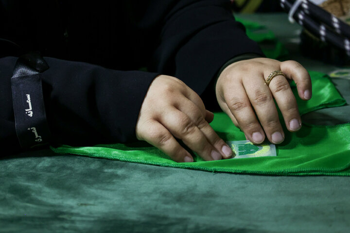 گزارش تصویری | کارگاه دوخت لباس شیرخوارگان حسینی