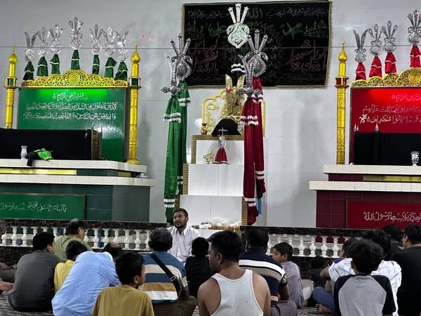 မန္တလေး မြို့ တွင် မုဟရမ် လ ၁ရက် ၊၂ရက် နှင့် ၃ ရက်ညများ  ၌  ပြုလုပ် ခဲ့သည့် မဂျ်လစ် စေ ဟိုစိုင်းန် (အ.စ)  ၏ ပုံရိပ်များ  ။ ။ Photos