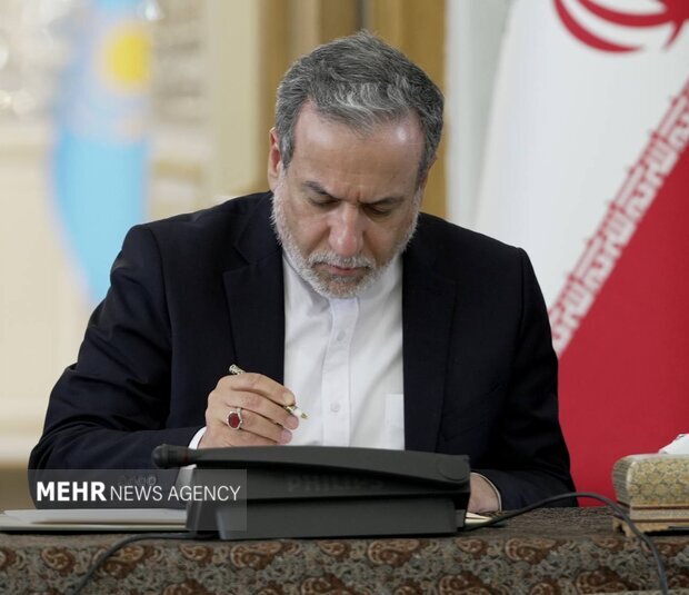 عێڕاقچی: ترامپ ڕێککەوتنی دەوێت نابێ بێ ڕێزی بە ڕێبەری باڵای ئێران بکات عێڕاقچی: ترامپ ڕێککەوتنی دەوێت نابێ بێ ڕێزی بە ڕێبەری باڵای ئێران بکات