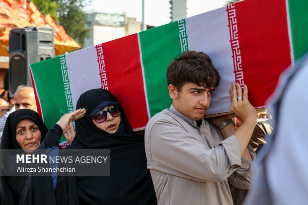 بەڕێ کردنی تەرمی شەهیدانی هێرشەکانی ئیسرائیل لە سەرتاسەری ئێران