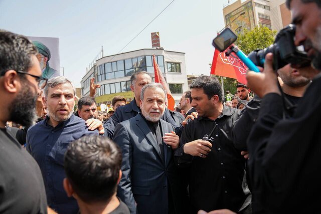 حضور عراقچی در مراسم تشییع پیکرهای شهدای وطن در تهران + تصاویر