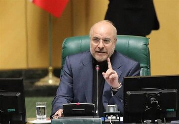 Qalîbaf: “Axaftinên bê hürmet ên siyasî ya ku wekî yek şermezarê qîmârbaz dixwazin biparêzin, bêpêvajoyî û bêdeng in.”