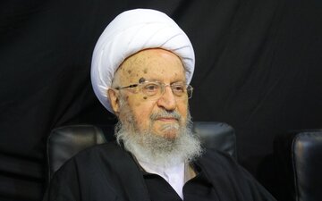 رہبر انقلاب اور مراجع کو دھمکی دینے والے کا حکم "محارب" کا حکم ہے، آیت اللہ مکارم