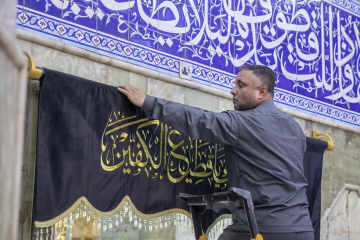 استبدال ستائر أبواب حرم مرقد أبي الفضل العباس (عليه السلام)