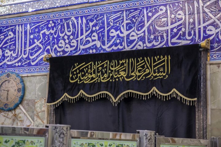 استبدال ستائر أبواب حرم مرقد أبي الفضل العباس (عليه السلام)