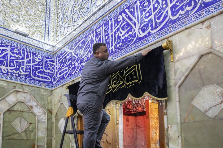 استبدال ستائر أبواب حرم مرقد أبي الفضل العباس (عليه السلام)