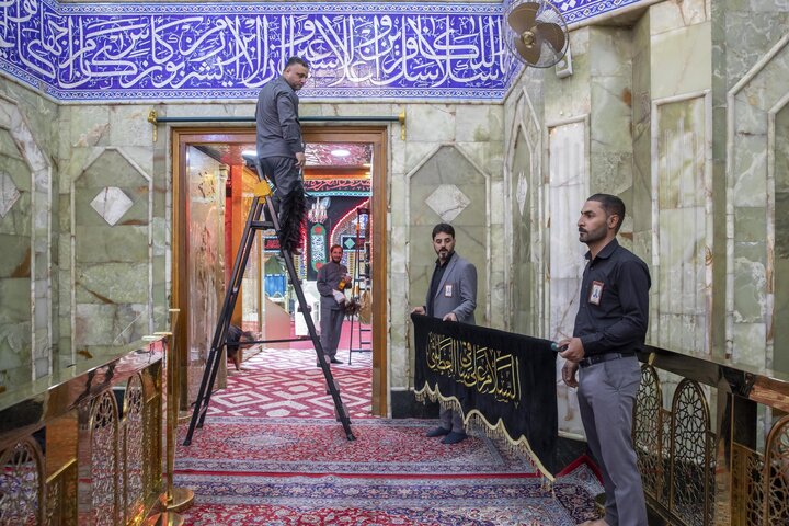 استبدال ستائر أبواب حرم مرقد أبي الفضل العباس (عليه السلام)