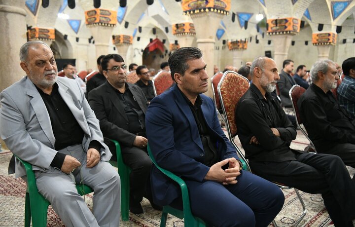 تصاویر| مراسم سوگواری و عزاداری سومین روز محرم به میزبانی حجت الاسلام والمسلمین دژکام در مسجد شهدای شیراز