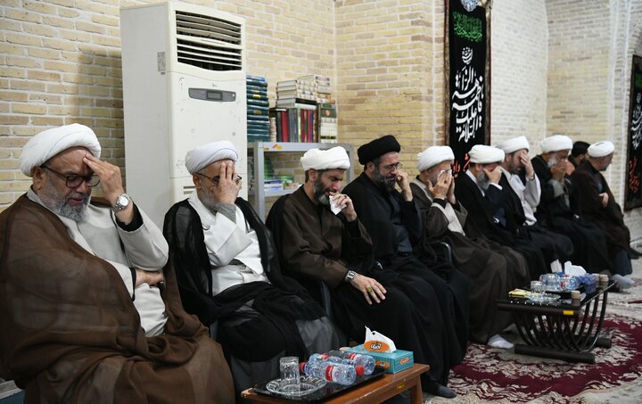 تصاویر| مراسم سوگواری و عزاداری سومین روز محرم به میزبانی حجت الاسلام والمسلمین دژکام در مسجد شهدای شیراز