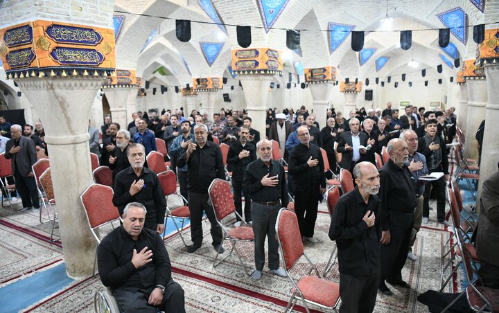 تصاویر| مراسم سوگواری و عزاداری سومین روز محرم به میزبانی حجت الاسلام والمسلمین دژکام در مسجد شهدای شیراز