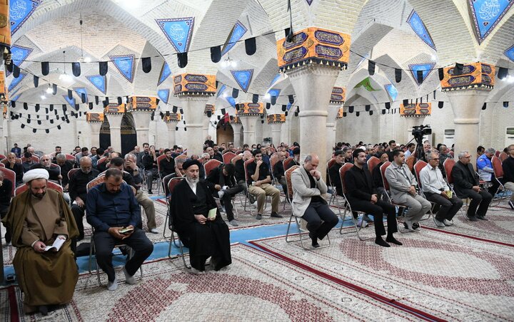 تصاویر| مراسم سوگواری و عزاداری سومین روز محرم به میزبانی حجت الاسلام والمسلمین دژکام در مسجد شهدای شیراز