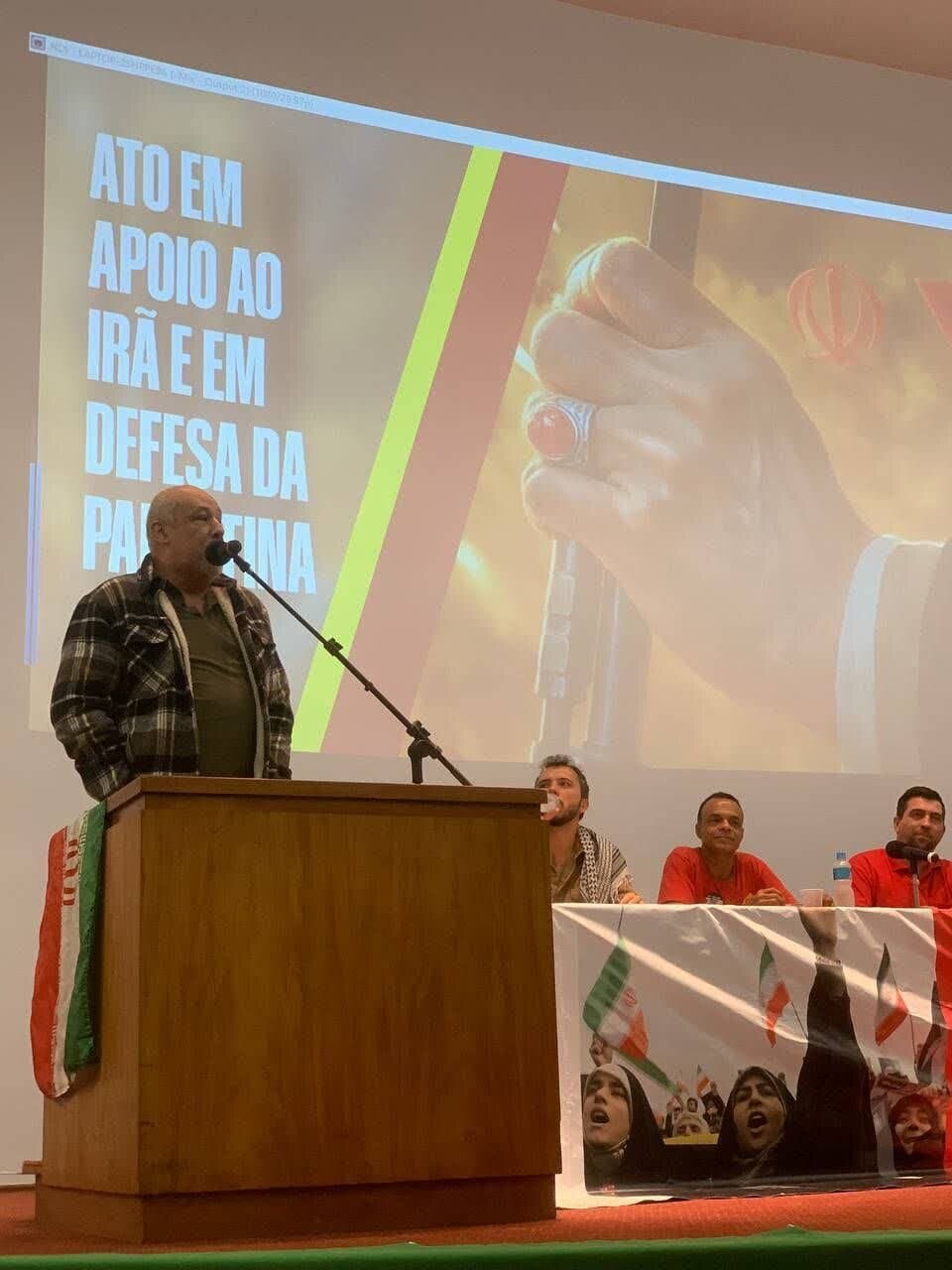 اهتزاز پرچم ۳۰ متری ایران در پل سائوپائولو به احترام شهیدان حملات رژیم صهیونیستی + عکس و ویدیو