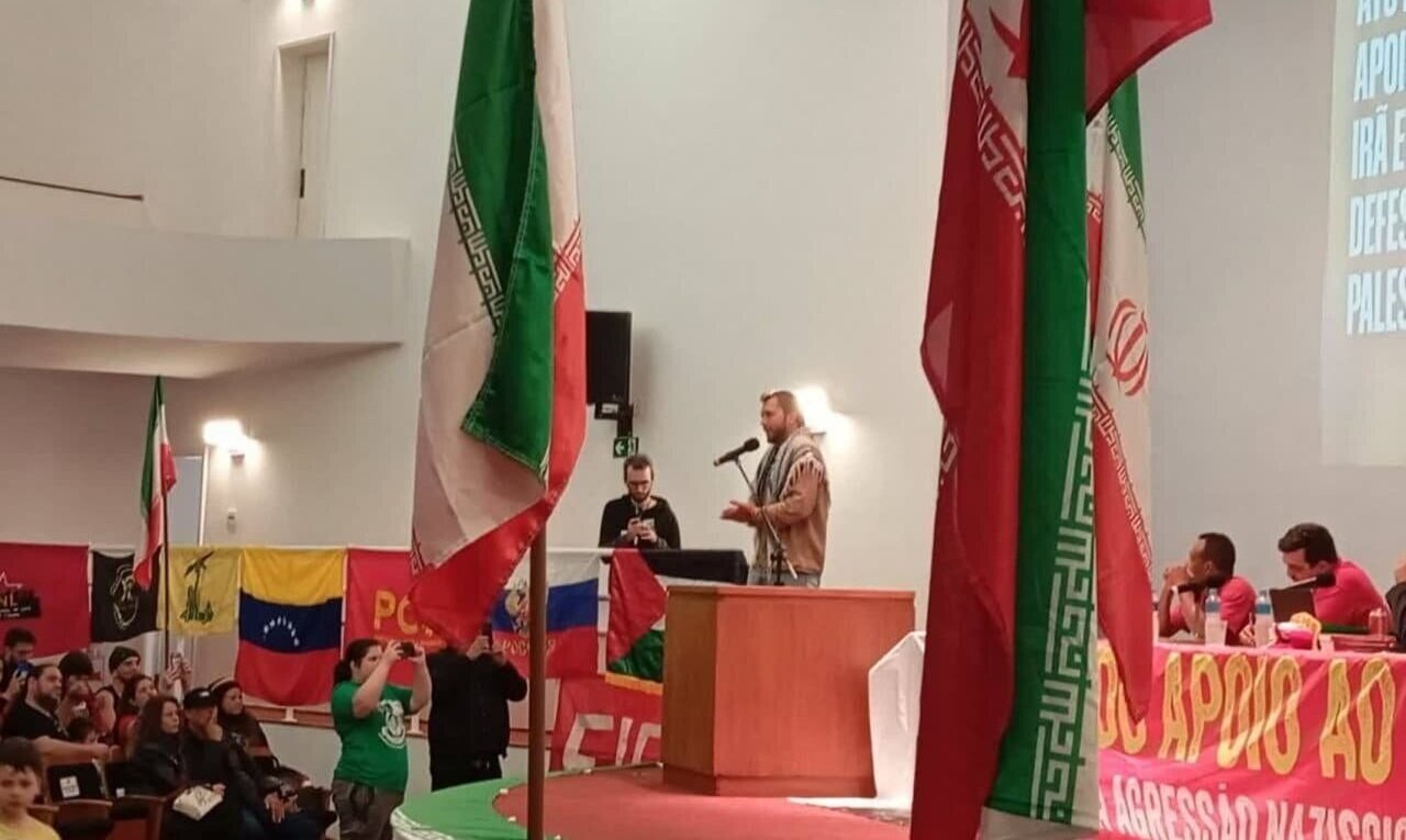 اهتزاز پرچم ۳۰ متری ایران در پل سائوپائولو به احترام شهیدان حملات رژیم صهیونیستی + عکس و ویدیو