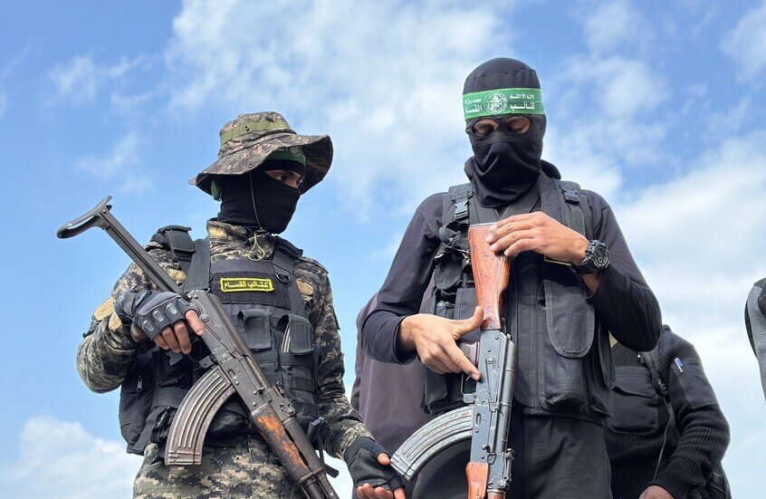 حماس تتهم نتنياهو بالعبث بأعصاب أهالي الأسرى