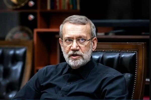 Larîcanî: Êrîşa li ser Îranê projeya Amerîka û Îsraîlê bû/ 6 mûşek li bingehê Amerîkî ketin