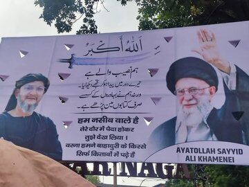 हम खुश क़िस्मत है कि तेरे दौर में पैदा हुए 