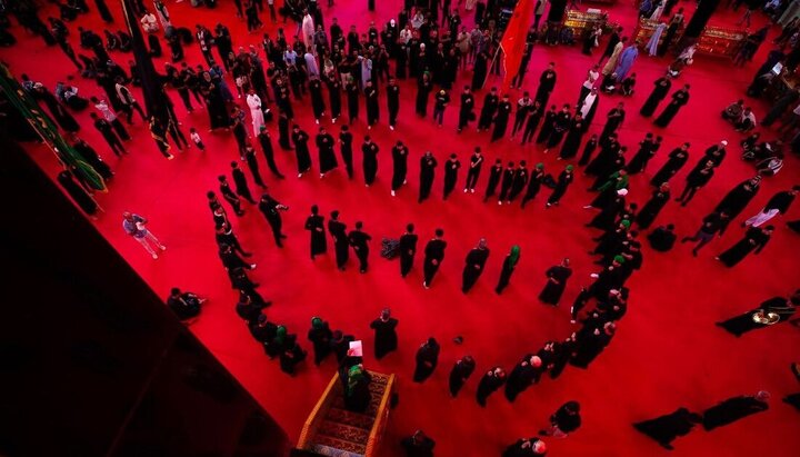 تقرير مصور/ منطقة الحرمين في كربلاء المقدسة تستقبل مئات مواكب عزائية بمناسبة استشهاد الإمام الحسين(ع)