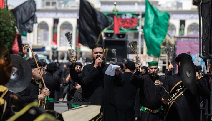 تقرير مصور/ منطقة الحرمين في كربلاء المقدسة تستقبل مئات مواكب عزائية بمناسبة استشهاد الإمام الحسين(ع)