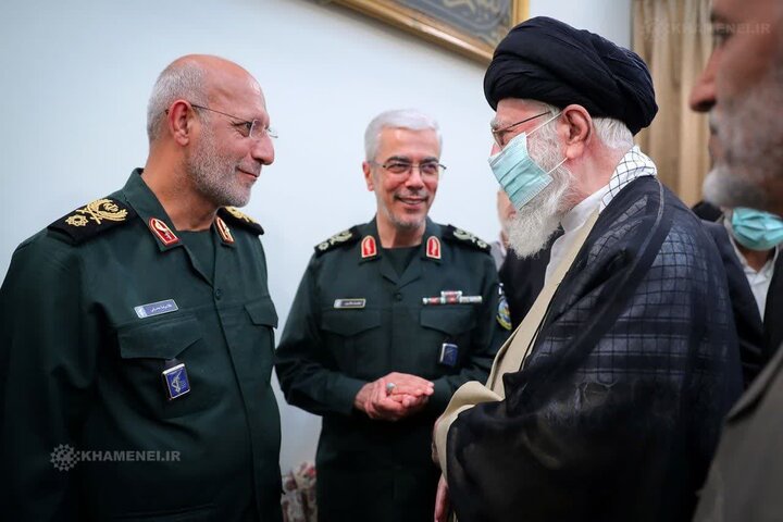 تقرير مصور/ قائد الثورة الإسلامية بين شهداء الاقتدار الوطني العزيز