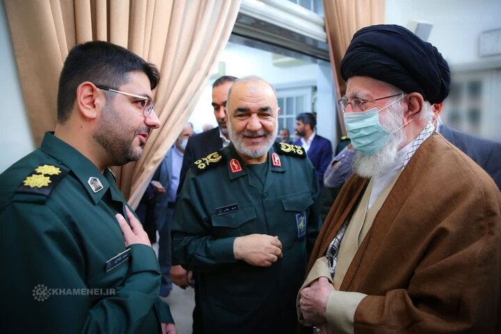 تقرير مصور/ قائد الثورة الإسلامية بين شهداء الاقتدار الوطني العزيز