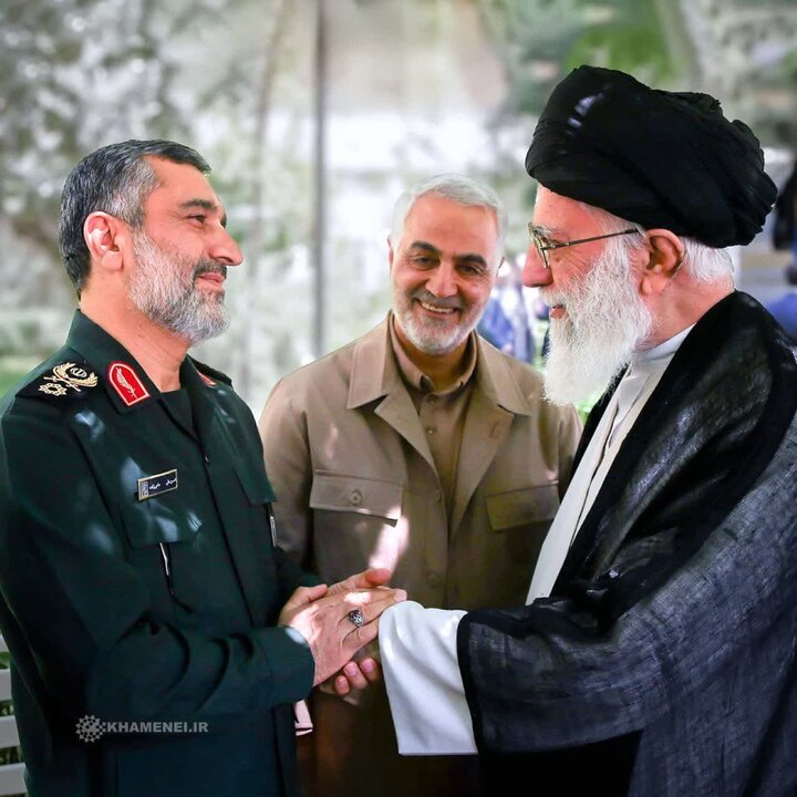 تقرير مصور/ قائد الثورة الإسلامية بين شهداء الاقتدار الوطني العزيز