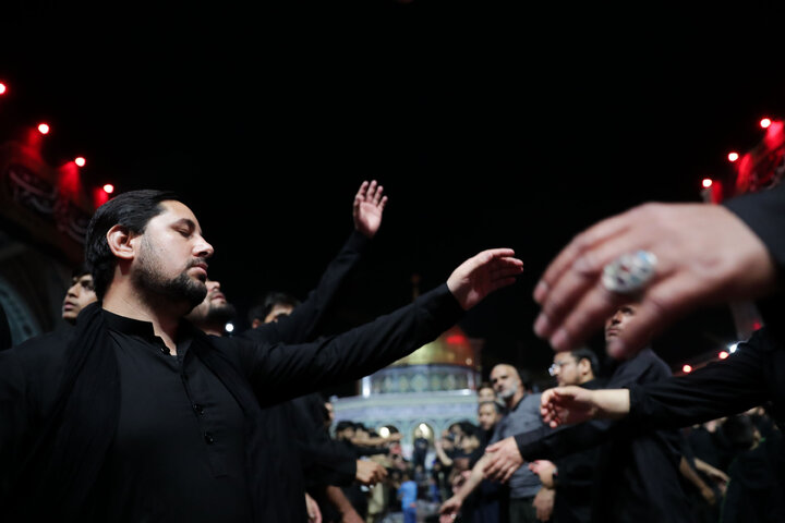 گزارش تصویری | عزاداری زائران اردوزبان در حسینیه حرم مطهر رضوی