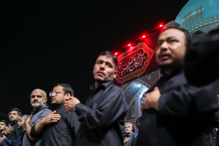 گزارش تصویری | عزاداری زائران اردوزبان در حسینیه حرم مطهر رضوی