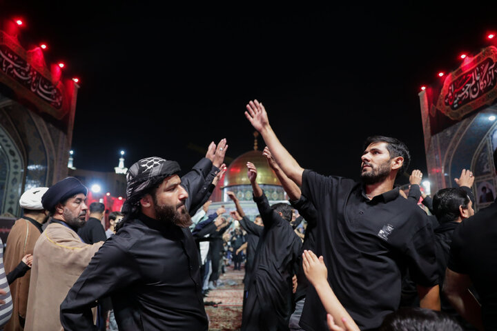 گزارش تصویری | عزاداری زائران اردوزبان در حسینیه حرم مطهر رضوی