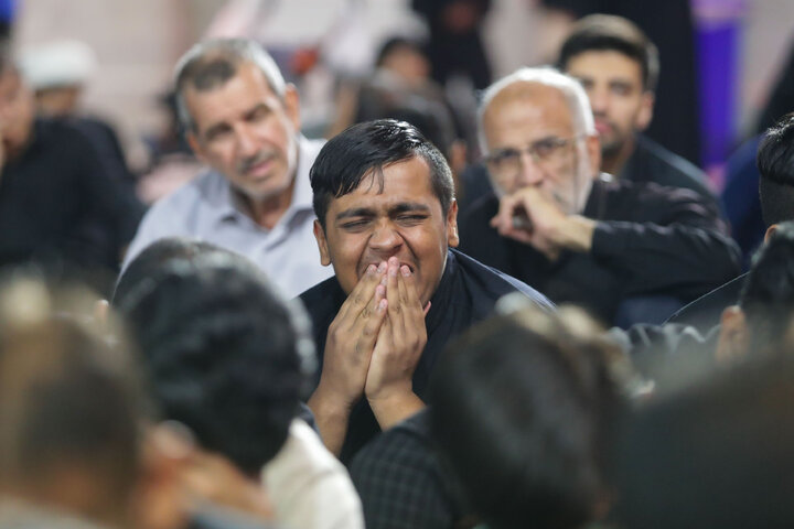 گزارش تصویری | عزاداری زائران اردوزبان در حسینیه حرم مطهر رضوی