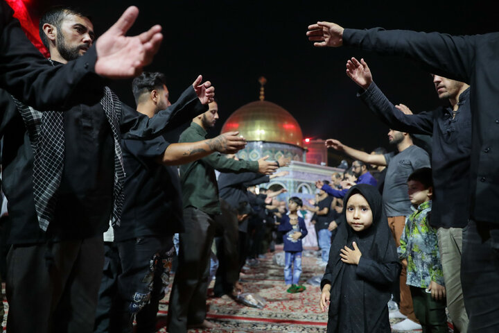 گزارش تصویری | عزاداری زائران اردوزبان در حسینیه حرم مطهر رضوی