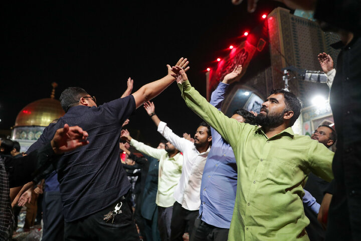 گزارش تصویری | عزاداری زائران اردوزبان در حسینیه حرم مطهر رضوی