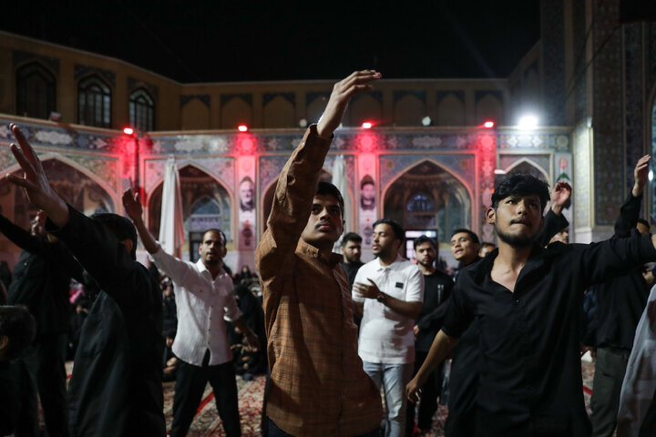 گزارش تصویری | عزاداری زائران اردوزبان در حسینیه حرم مطهر رضوی