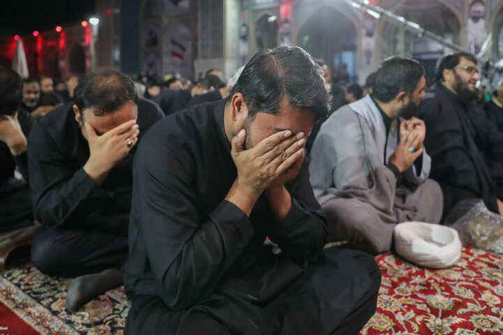 گزارش تصویری | عزاداری زائران اردوزبان در حسینیه حرم مطهر رضوی