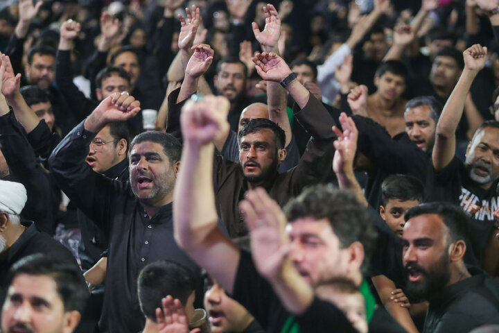 گزارش تصویری | عزاداری زائران اردوزبان در حسینیه حرم مطهر رضوی