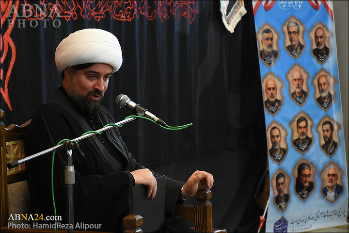 عطر حسینی تمام جهان را معطر به نور الهی کرده است