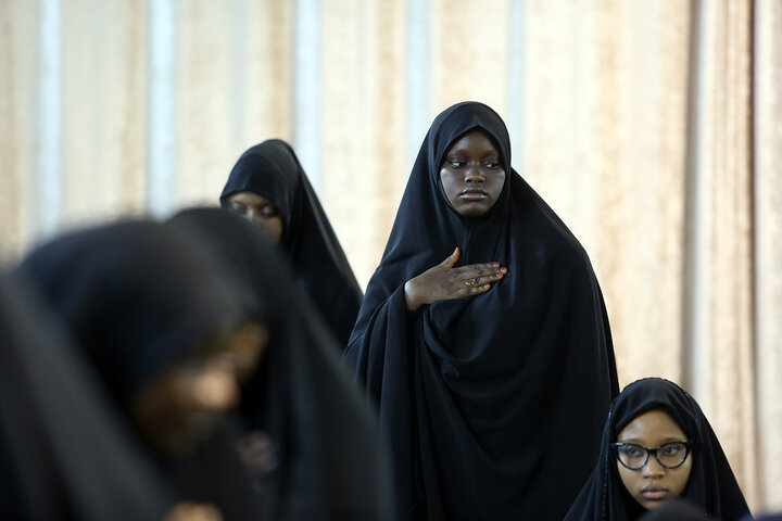 گزارش تصویری | عزاداری نیجریه‌ای‌ها در حرم مطهر بانوی کرامت