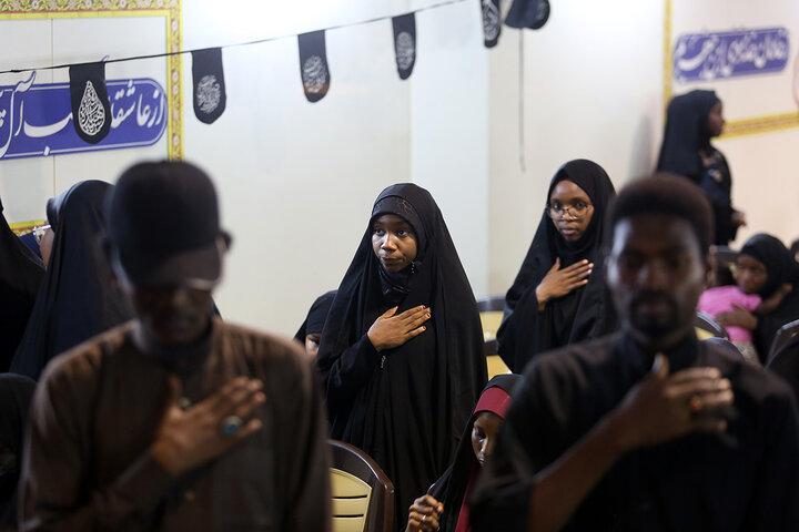 گزارش تصویری | عزاداری نیجریه‌ای‌ها در حرم مطهر بانوی کرامت