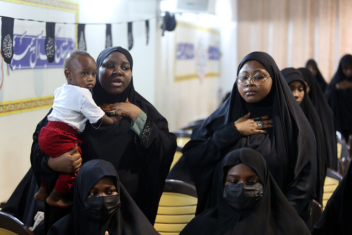 گزارش تصویری | عزاداری نیجریه‌ای‌ها در حرم مطهر بانوی کرامت