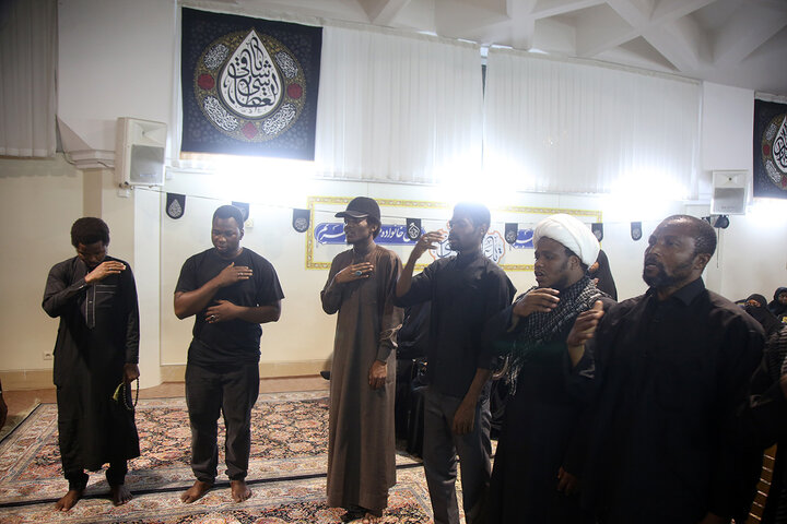 گزارش تصویری | عزاداری نیجریه‌ای‌ها در حرم مطهر بانوی کرامت