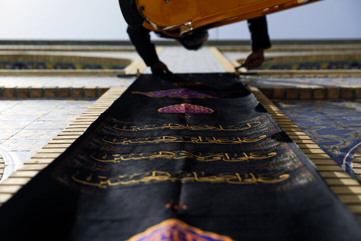 Signos del duelo husainí en el venerado santuario del Imam Reza (P)